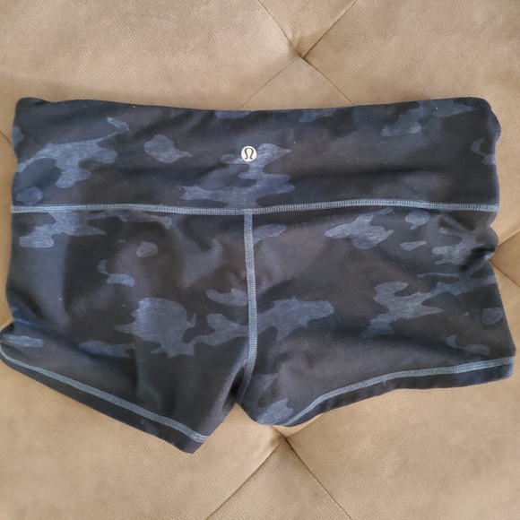 Lululemon 🍋  shorts - Picture 2 of 3